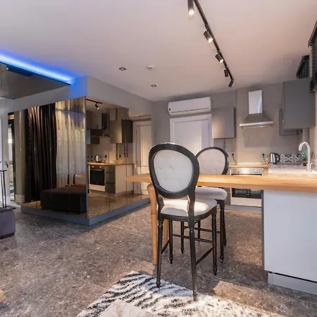 Wolf Apartment